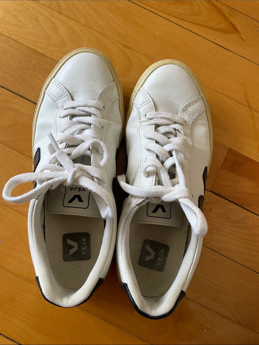 Veja T2 leather sneakers US 6